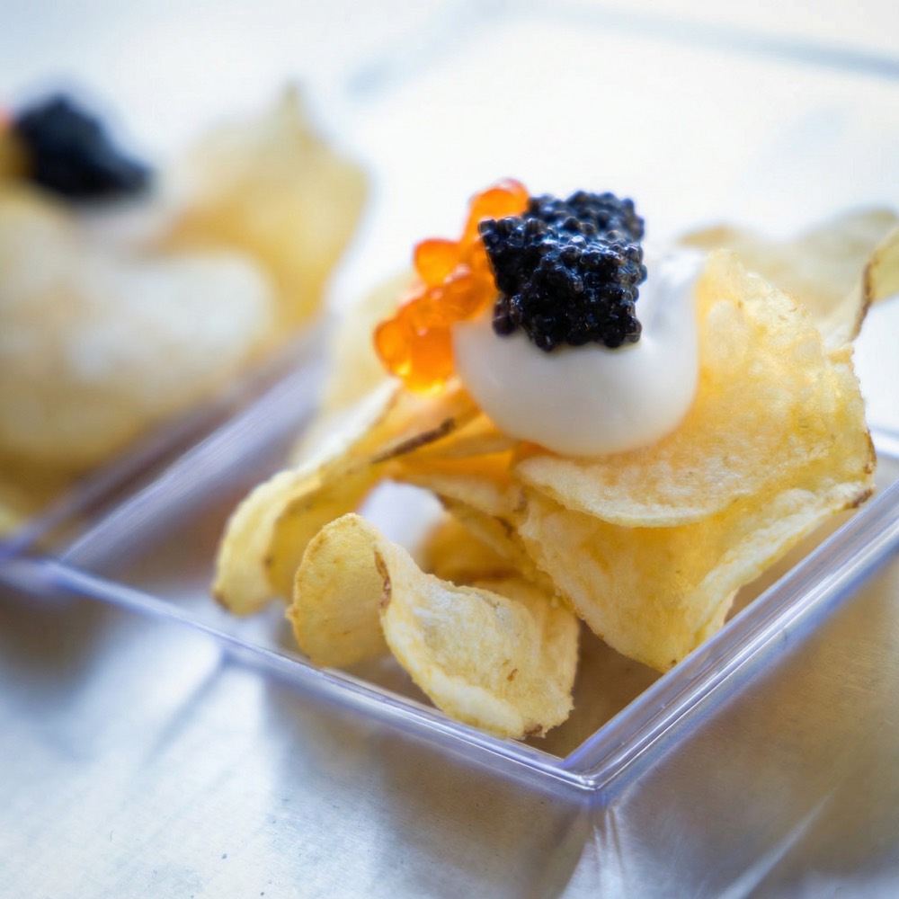 House chips with crème fraîche, roe and caviar